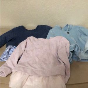 Lot 2 sweaters and a denim jacket